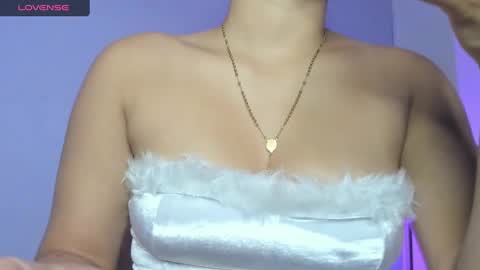 Snapshot of adelefoxx chatting on December 2024 12:35:01 PM AdeleFoxx online show from December 2024 12:35:01 PM