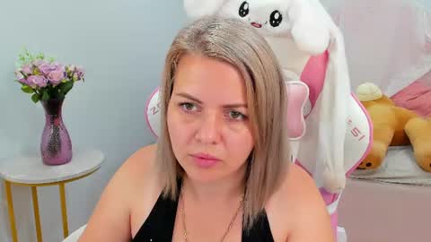 Snapshot of adeleravelle chatting on June 2026 09:29:02 AM AdeleRavelle online show from June 2026 09:29:02 AM