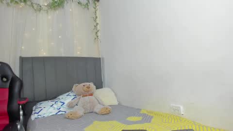 Snapshot of adeline_hill1 chatting on March 2025 11:33:01 PM Adeline online show from March 2025 11:33:01 PM