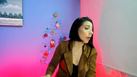 Adelle online show from December 2024 11:09:02 AM