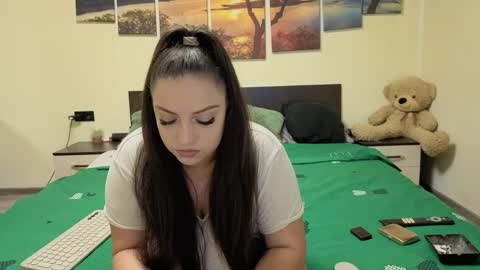 Adellineee online show from April 2026 09:27:01 PM