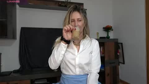 adelllee online show from November 2025 10:48:02 AM