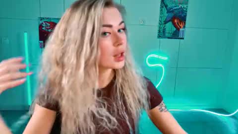 Adel online show from October 2025 01:32:02 PM