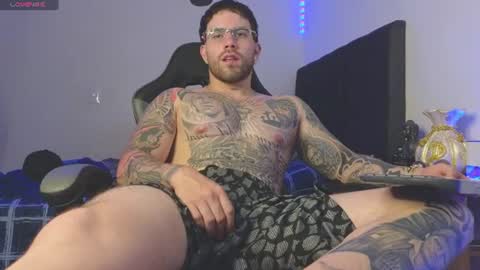 Snapshot of ades_lowe chatting on June 2026 05:01:02 AM Ades online show from June 2026 05:01:02 AM