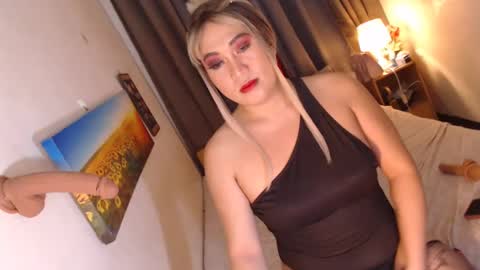 Snapshot of adorablekim69 chatting on January 2025 04:25:01 AM MsKim online show from January 2025 04:25:01 AM