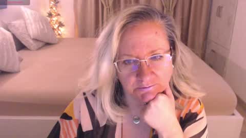 Cryna online show from January 2025 02:52:01 PM