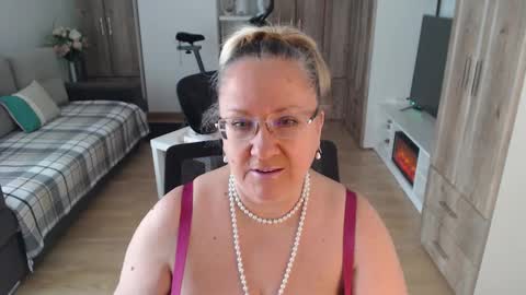 Cryna online show from March 2025 12:28:01 PM