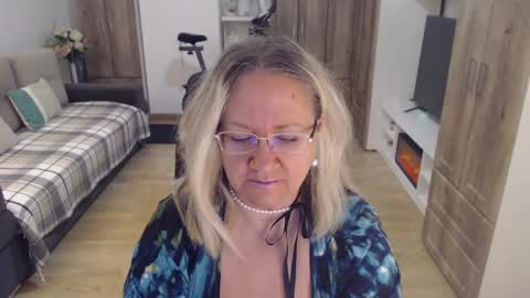 Cryna online show from March 2025 05:24:02 AM