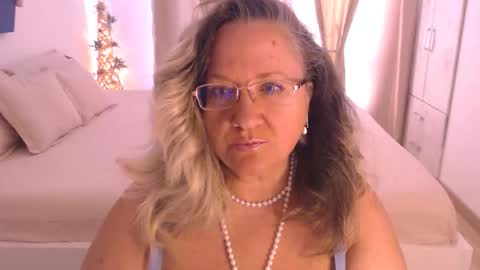 Cryna online show from September 2025 01:10:01 PM