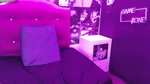 Adri online show from April 2026 06:33:02 PM