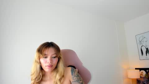 Adriana online show from September 2025 02:00:02 PM