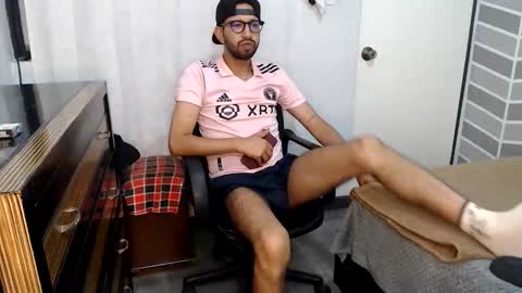 Snapshot of adrian_falcon chatting on May 2026 05:20:01 PM Adrian Falcon online show from May 2026 05:20:01 PM