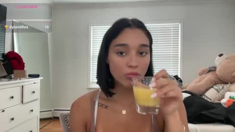 Adrianna  online show from October 2025 05:01:01 PM