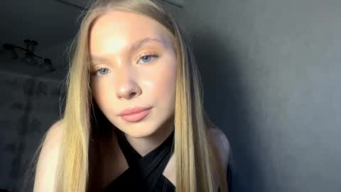 Caroline online show from March 2026 02:33:02 PM