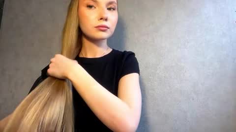 Caroline online show from April 2026 02:27:02 PM