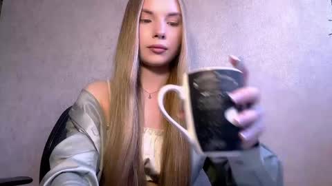 Caroline online show from May 2026 02:13:02 PM