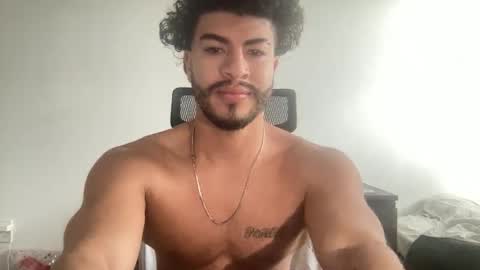 Snapshot of adriano_guapo chatting on December 2025 04:05:01 PM adriano guapo online show from December 2025 04:05:01 PM