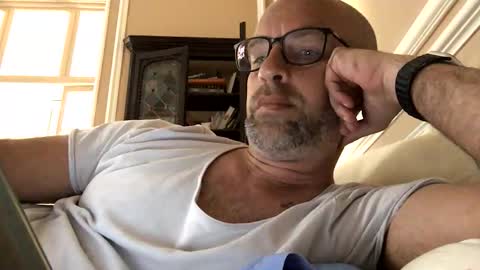 adrienfromparis online show from April 2026 11:53:01 AM