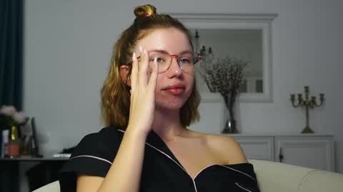 Aelia online show from September 2025 04:01:01 AM