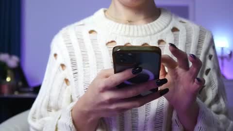 Aelia online show from October 2025 04:01:02 AM