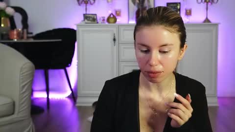 Aelia online show from November 2025 03:30:02 AM