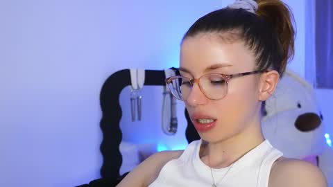 Aelia online show from March 2026 07:07:01 PM