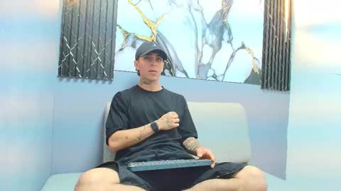 Snapshot of aethon_noir chatting on November 2025 03:02:01 PM AETHON online show from November 2025 03:02:01 PM