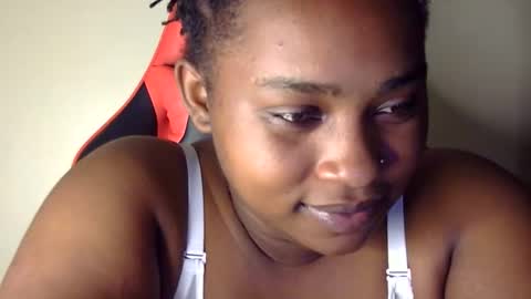 Snapshot of african001 chatting on October 2025 06:05:02 PM stella online show from October 2025 06:05:02 PM