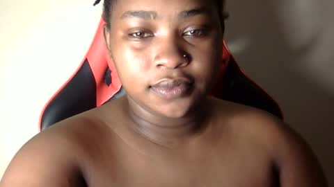 Snapshot of african001 chatting on October 2025 06:18:01 PM stella online show from October 2025 06:18:01 PM