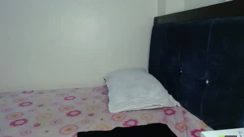 Mia online show from October 2025 09:56:01 PM