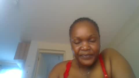 Snapshot of afrikan_gurl chatting on May 2026 08:10:01 AM Queens gurl online show from May 2026 08:10:01 AM