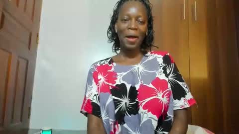 Snapshot of afro_pop chatting on November 2025 12:35:01 AM Leah online show from November 2025 12:35:01 AM