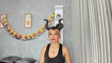 Agatadelphine online show from October 2025 01:35:02 PM