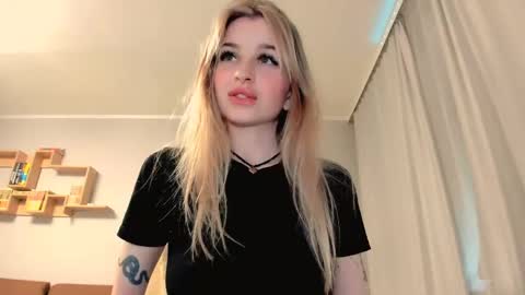 Snapshot of agatahowak chatting on May 2026 04:35:02 PM Arina online show from May 2026 04:35:02 PM