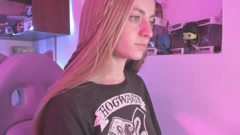 Camila     2 online show from January 2025 10:09:01 PM