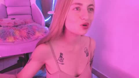 Camila     2 online show from January 2025 02:25:02 AM