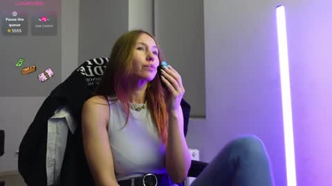 Agelina Lilly Laura online show from December 2025 08:48:02 PM