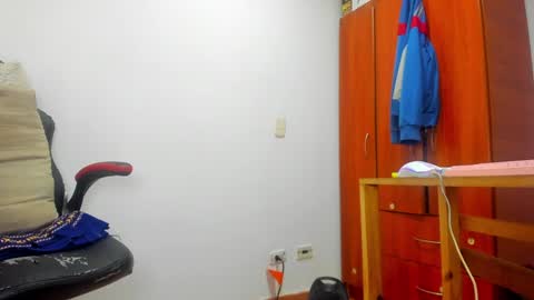 Agustin online show from December 2024 07:54:01 PM