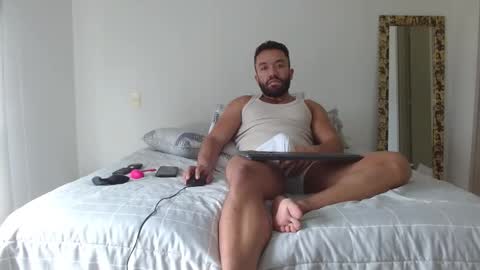 agustinsr online show from October 2025 04:09:02 PM