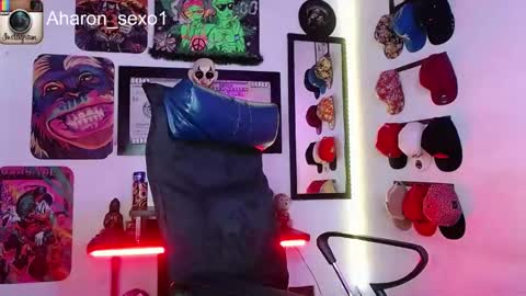 Snapshot of aharon_sexo1 chatting on January 2025 07:04:02 AM Aharon Zamora online show from January 2025 07:04:02 AM