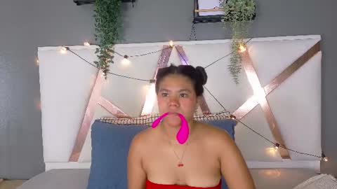 Snapshot of ahslyevans__ chatting on June 2026 08:00:02 PM AHSLY online show from June 2026 08:00:02 PM