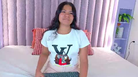 Snapshot of ahslyevans__ chatting on July 2026 07:42:02 PM AHSLY online show from July 2026 07:42:02 PM