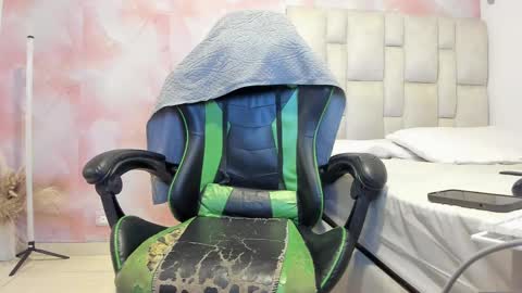 karoline  online show from September 2025 04:33:02 PM