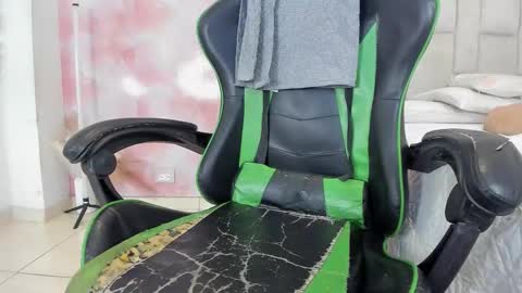 karoline  online show from November 2025 04:52:01 PM