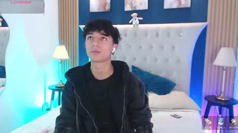 Snapshot of aiden_rivers_ chatting on June 2026 01:12:02 PM Aiden online show from June 2026 01:12:02 PM