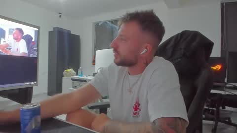 Aiden online show from September 2025 03:06:02 PM