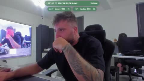 Aiden online show from October 2025 08:50:02 PM