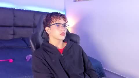 Aiden  online show from October 2025 12:08:02 PM