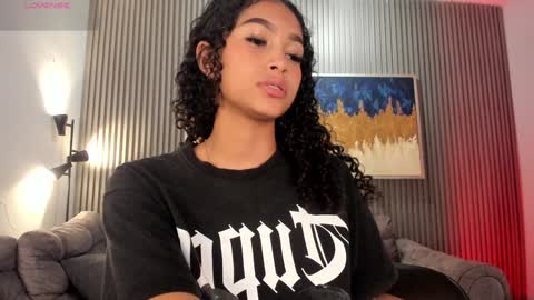 Snapshot of ailann_ chatting on December 2024 01:50:01 AM Alisson online show from December 2024 01:50:01 AM