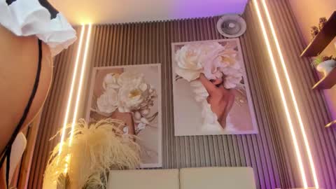   online show from October 2025 02:15:01 AM